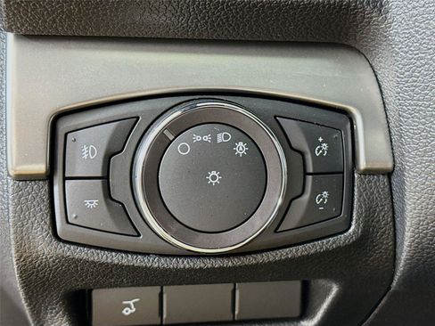 Used 2018 Ford Explorer XLT w/ Equipment Group 202A AWD/4WD image 14