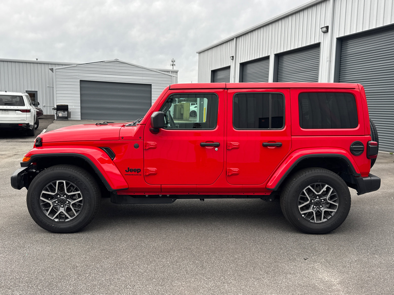Used 2026 Jeep Wrangler Unlimited Sahara AWD/4WD image 8