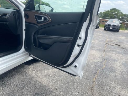 Used 2015 Chrysler 200 C w/ Navigation & Sound Group I image 9