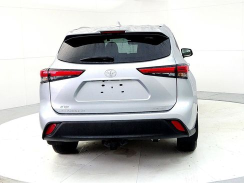 Used 2022 Toyota Highlander XLE image 5
