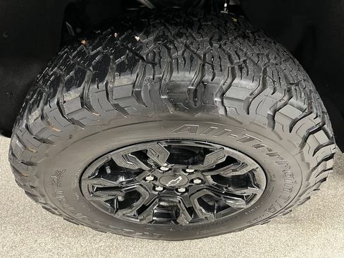 Used 2022 Chevrolet Silverado 1500 ZR2 w/ Technology Package AWD/4WD image 13