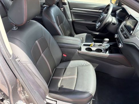 Used 2025 Nissan Altima 2.5 SR FWD image 13