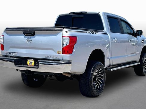 Used 2017 Nissan Titan SV AWD/4WD image 2