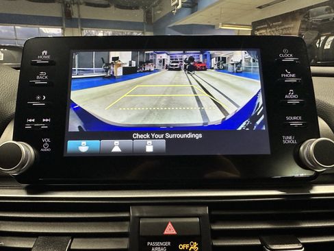 Used 2022 Honda Accord Sport image 11