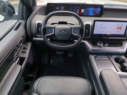 Used 2025 Ford Expedition Platinum w/ Stealth Appearance Package AWD/4WD image 15