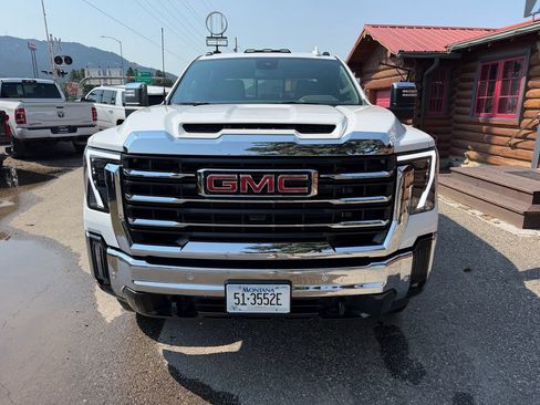 Used 2024 GMC Sierra 2500 SLT w/ SLT Premium Package AWD/4WD image 3
