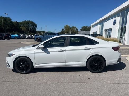 New 2026 Volkswagen Jetta SE FWD image 3