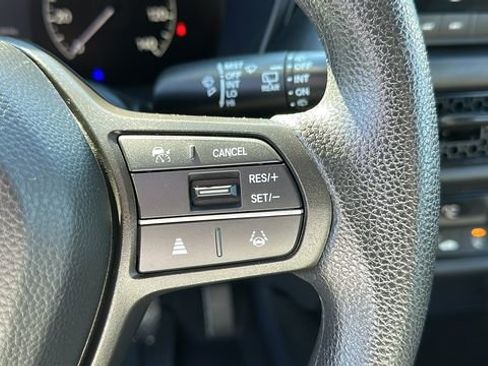 Used 2023 Honda HR-V LX image 12