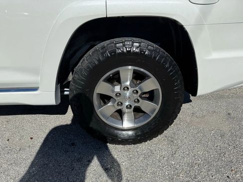 Used 2011 Toyota 4Runner SR5 w/ Convenience Pkg image 23