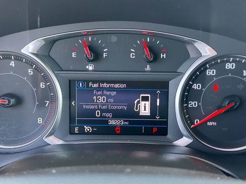 Used 2021 GMC Acadia SLE FWD image 13