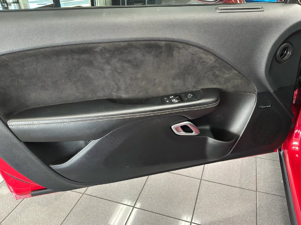 Used 2015 Dodge Challenger SRT RWD image 14