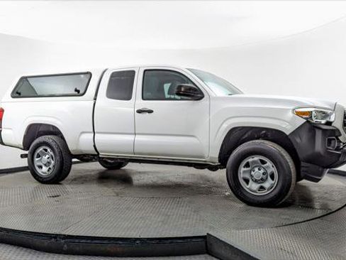 Used 2019 Toyota Tacoma SR image 11