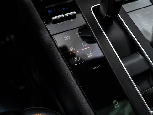 New 2026 Porsche Macan AWD/4WD image 20