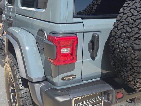 Used 2024 Jeep Wrangler Unlimited Rubicon AWD/4WD image 32