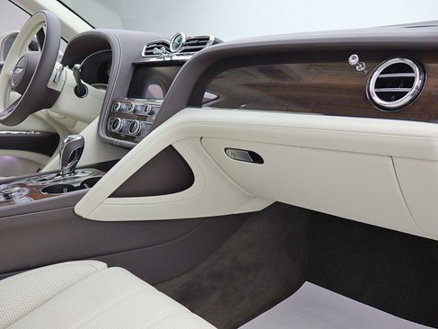 Used 2024 Bentley Bentayga Hybrid V6/LEASE OPTIONS AVAILA image 33