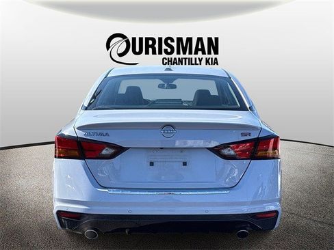 Used 2023 Nissan Altima 2.5 SR w/ SR Premium Package image 3
