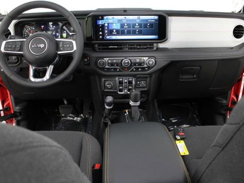 Used 2025 Jeep Wrangler Unlimited Sahara w/ Safety Group AWD/4WD image 9