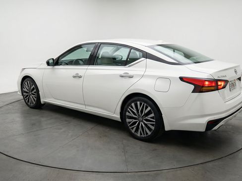 Used 2025 Nissan Altima 2.5 SV FWD image 6
