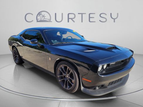 Certified 2023 Dodge Challenger R/T Scat Pack w/ Plus Package RWD image 4