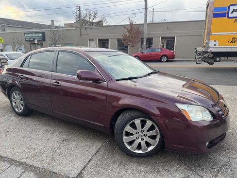 Used 2005 Toyota Avalon XLS image 3