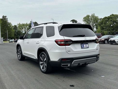 Certified 2025 Honda Pilot Touring image 26