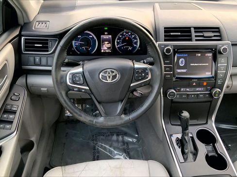 Used 2016 Toyota Camry XLE image 6
