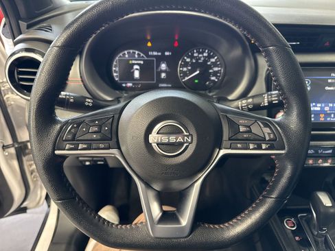 Used 2023 Nissan Kicks SR w/ SR Premium Package FWD image 17