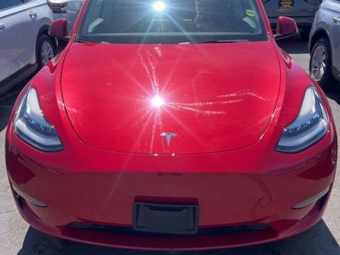 Used 2022 Tesla Model Y Long Range image 3