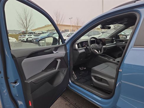 New 2026 Volkswagen Tiguan SE R-Line image 11