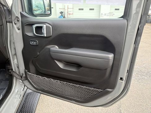 Used 2023 Jeep Wrangler Sport S image 13