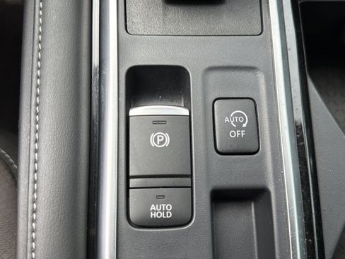 Used 2024 Nissan Pathfinder SL w/ SL Premium Package FWD image 12
