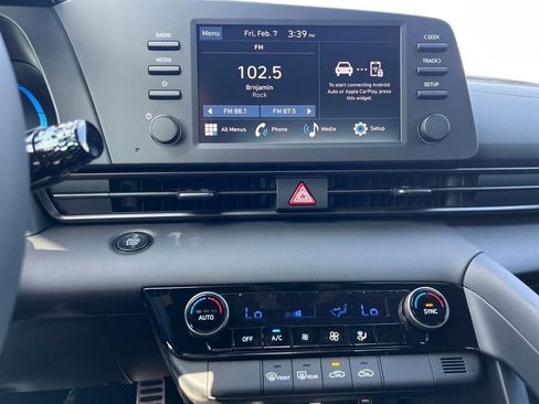 Used 2025 Hyundai Elantra SEL image 20