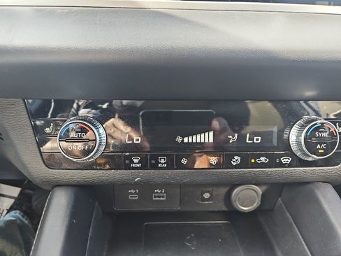 Used 2024 Mitsubishi Outlander SE AWD/4WD image 23