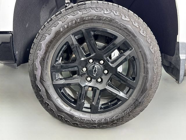 Used 2025 Chevrolet Silverado 1500 LT Trail Boss w/ Convenience Package II AWD/4WD image 31