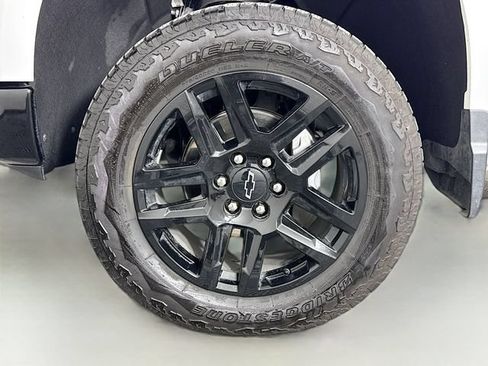 Used 2025 Chevrolet Silverado 1500 LT Trail Boss w/ Convenience Package II AWD/4WD image 31