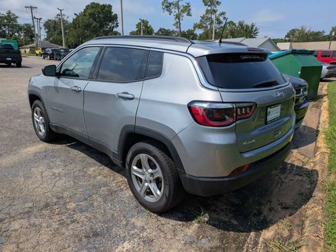 Used 2024 Jeep Compass Latitude AWD/4WD image 4