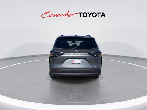 Certified 2026 Toyota Sienna XLE image 7