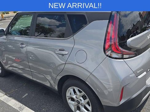 Used 2023 Kia Soul S FWD image 3