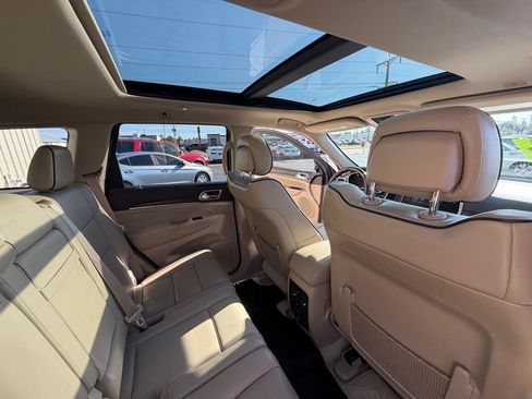 Used 2017 Jeep Grand Cherokee Overland RWD image 17