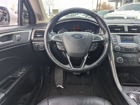 Used 2017 Ford Fusion SE image 28