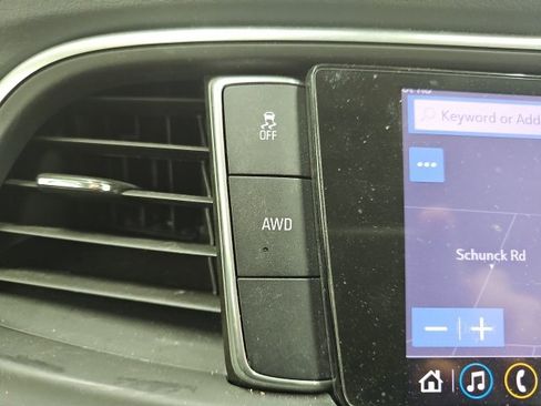 Used 2020 Buick Enclave Essence w/ Sound and Sites Package image 28