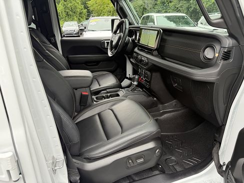 Used 2025 Jeep Wrangler Unlimited Rubicon 392 AWD/4WD image 14