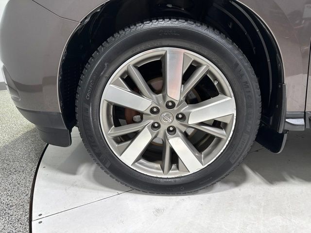 Used 2015 Nissan Pathfinder Platinum w/ Family Entertainment Package FWD image 11