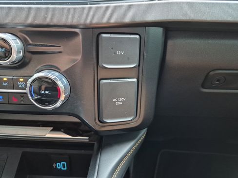 Used 2024 Ford F250 Platinum w/ Tremor Off-Road Package image 40