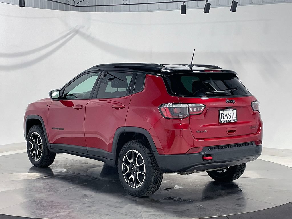 Used 2026 Jeep Compass Trailhawk AWD/4WD image 14