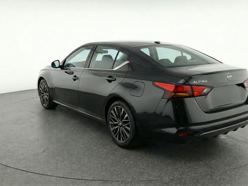 Used 2025 Nissan Altima 2.5 SV FWD image 6