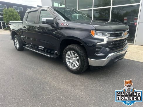 Used 2024 Chevrolet Silverado 1500 LT w/ Z71 Off-Road Package AWD/4WD image 1