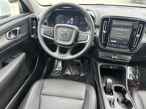Used 2025 Volvo XC40 B5 Core w/ Protection Package Premier AWD/4WD image 17