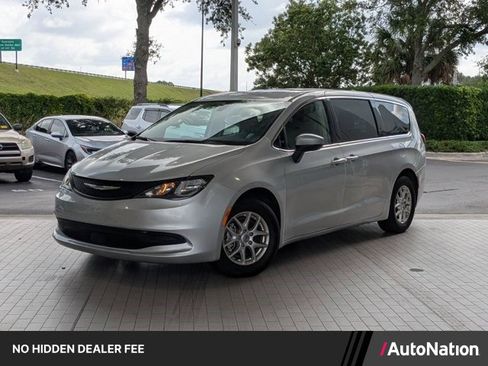 Used 2022 Chrysler Voyager LX FWD image 1