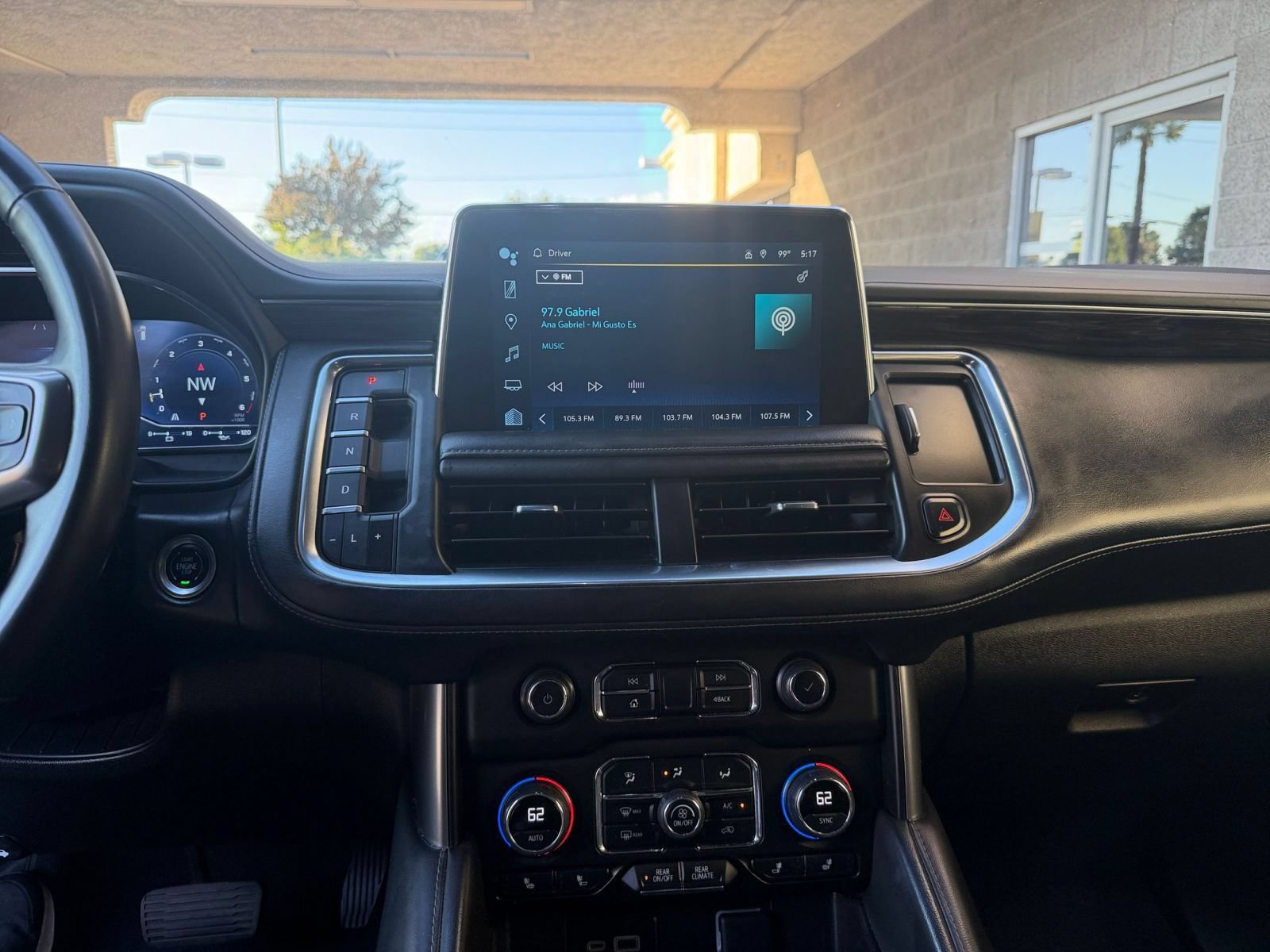 Used 2024 Chevrolet Tahoe LT w/ Luxury Package RWD image 16
